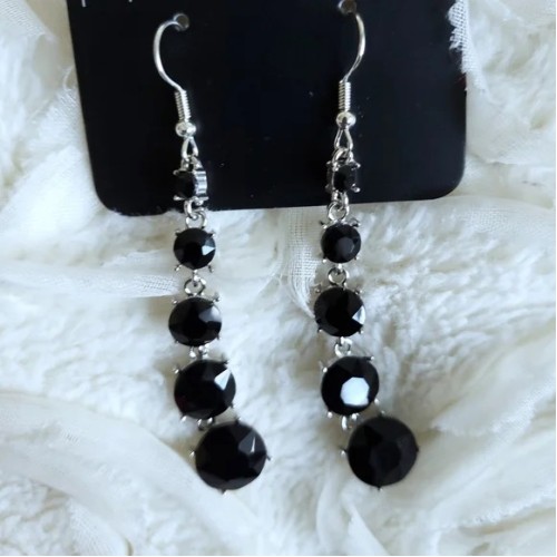 Red Carpet Charmer Black Earring